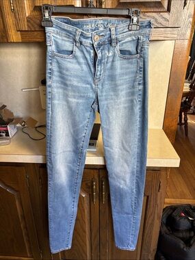 American Eagle Light Blue Jeans Women’s Stretch, Waist 26 Rise 10 Inseam 29 Sz 4
